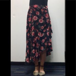 Gorgeous floral skirt!🌺